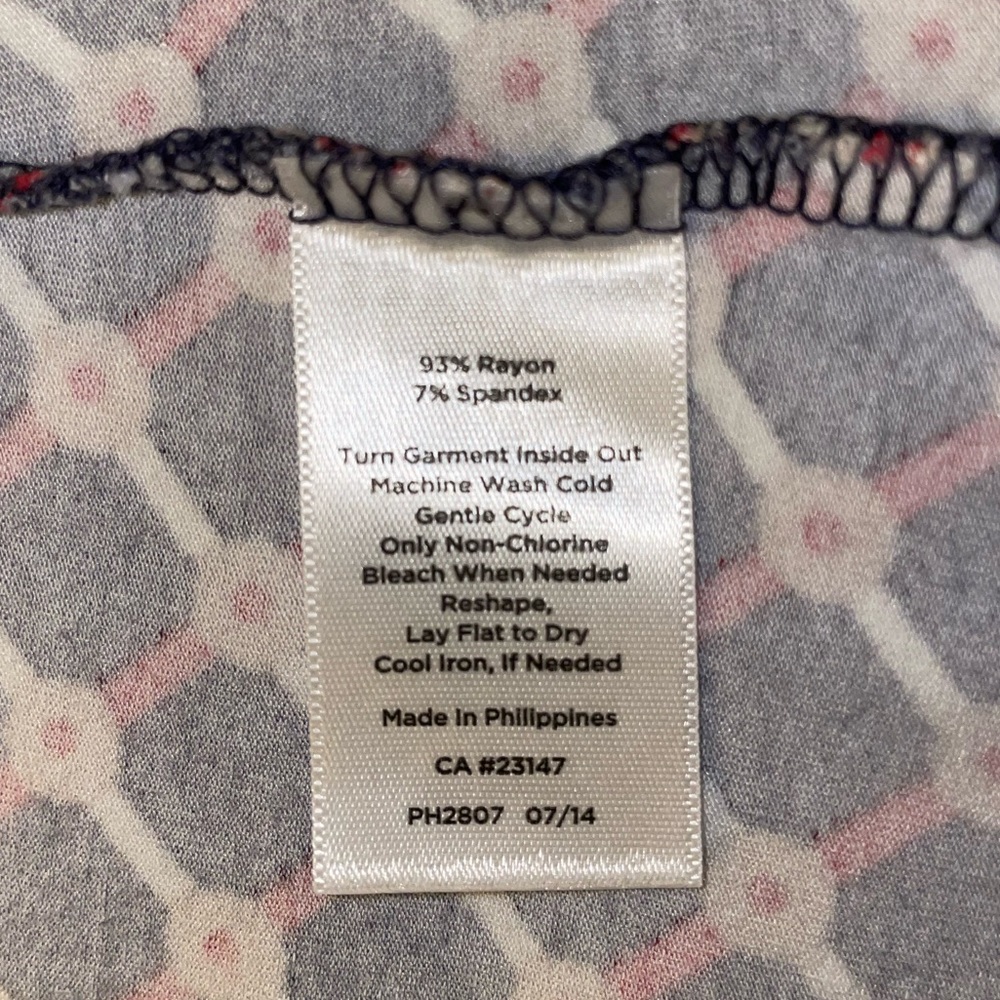 ❤️ Talbots - Patterned Wrap-Front Top - Size: S - Picture 6 of 7